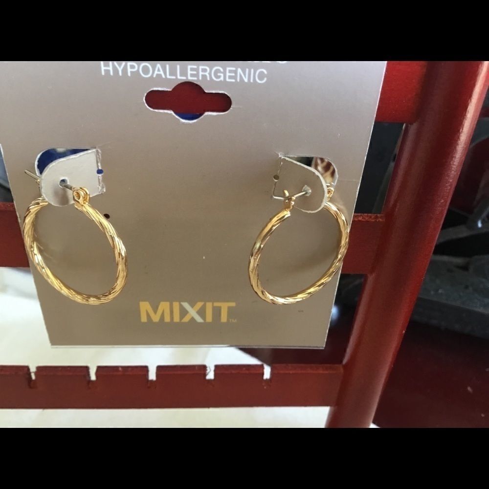 $8 ea or 3/$25 NWT Goldtone Twisted Hoops - Picture 5 of 6